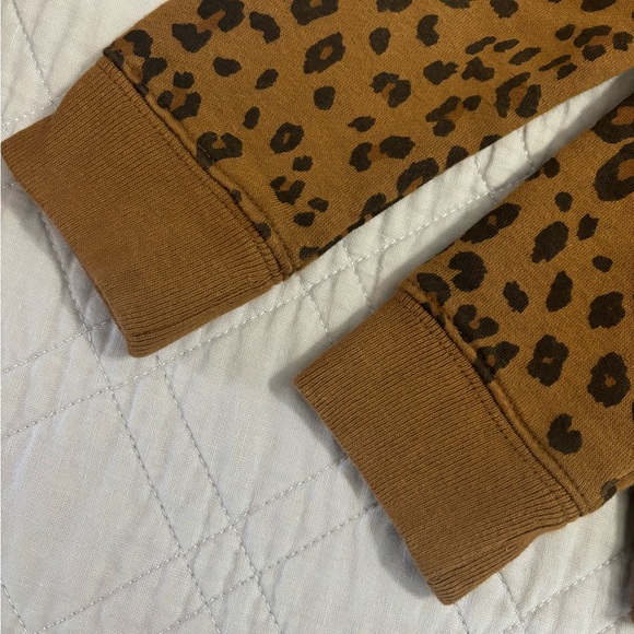 GAP leopard print toddler 2 pc sweatsuit - Picture 10 of 14